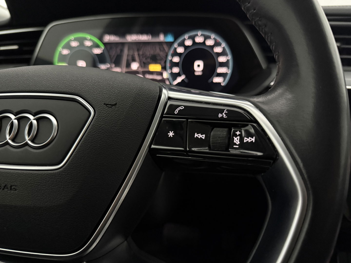 Audi e-tron 50 Quattro Launch edition 71 kWh 313PK | 360° | Sfeerverl. | HuD | Virtual | Memory | Carplay | Adaptive Cruise | Cameraspiegel