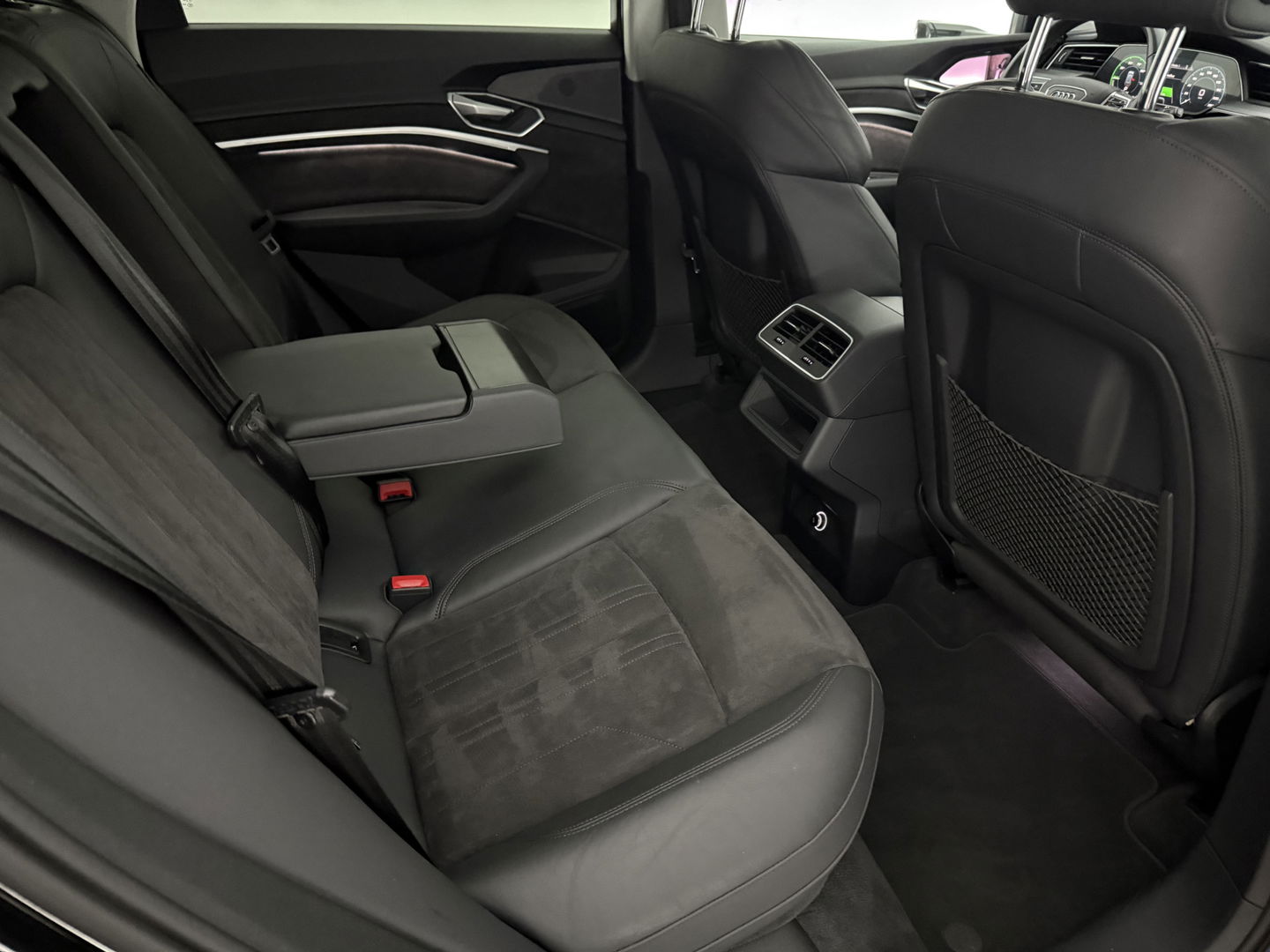 Audi e-tron 50 Quattro Launch edition 71 kWh 313PK | 360° | Sfeerverl. | HuD | Virtual | Memory | Carplay | Adaptive Cruise | Cameraspiegel