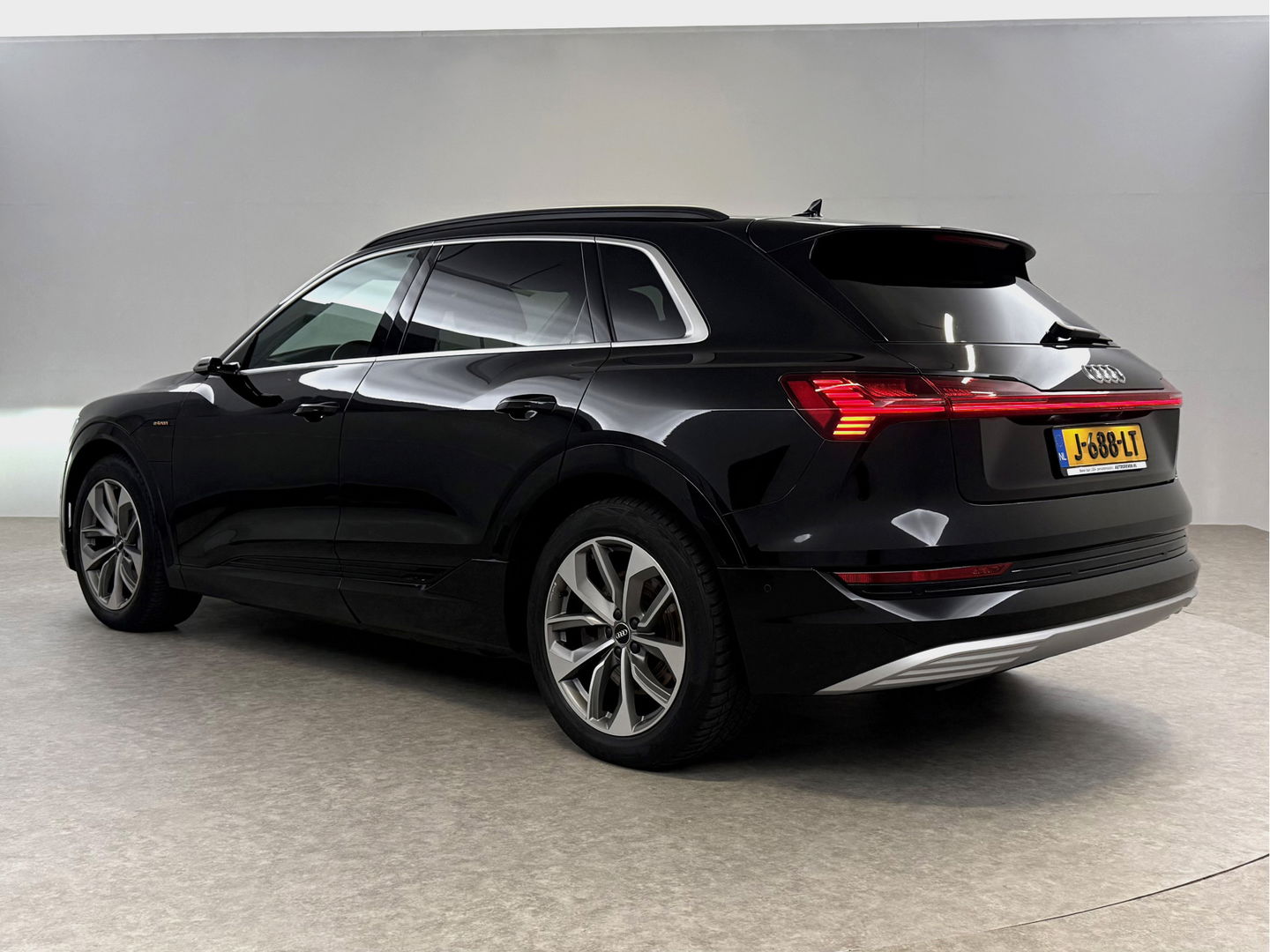 Audi e-tron 50 Quattro Launch edition 71 kWh 313PK | 360° | Sfeerverl. | HuD | Virtual | Memory | Carplay | Adaptive Cruise | Cameraspiegel