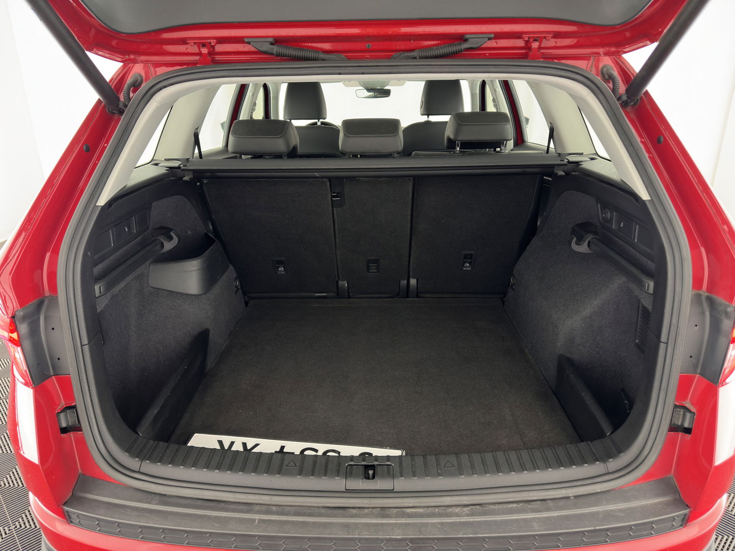 Škoda Kodiaq 1.5 TSI Business Edition (INCL-BTW) *ADAPTIVE-CRUISE | LEATHER-FABRIC | FULL-LED | CANTON-SOUND | HEATED-SPORTSEATS | KEYLESS | NAVI-FULLMAP | CAMERA | DAB+ | ECC | PDC | TOWBAR | 18''ALU*