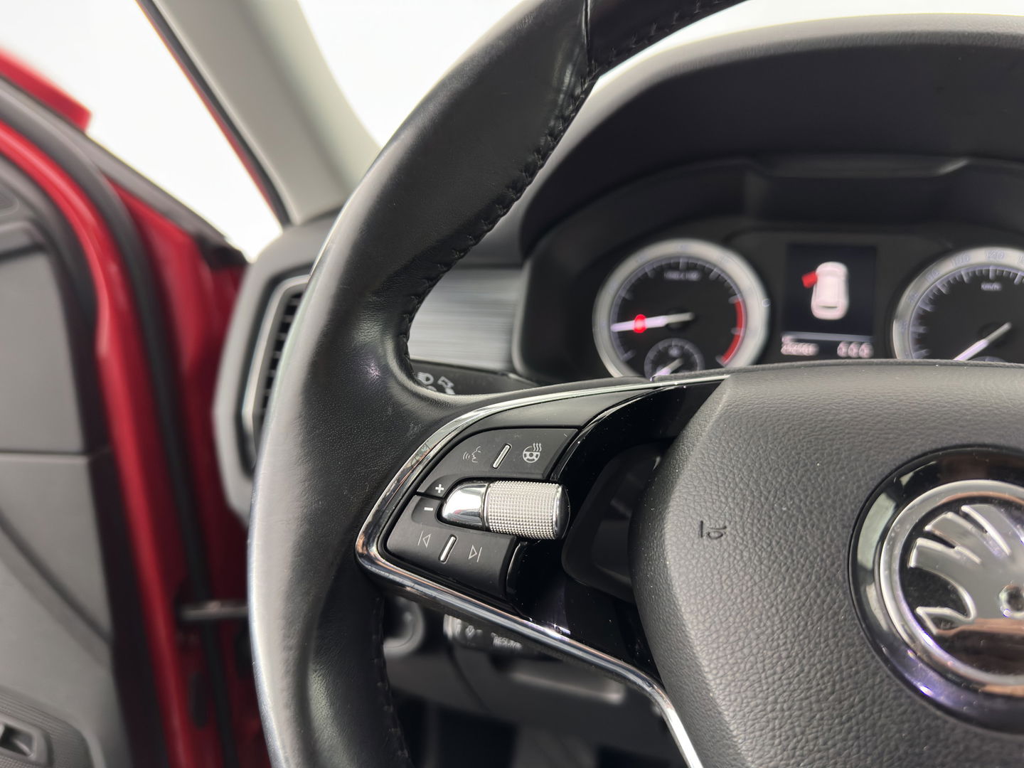 Škoda Kodiaq 1.5 TSI Business Edition (INCL-BTW) *ADAPTIVE-CRUISE | LEATHER-FABRIC | FULL-LED | CANTON-SOUND | HEATED-SPORTSEATS | KEYLESS | NAVI-FULLMAP | CAMERA | DAB+ | ECC | PDC | TOWBAR | 18''ALU*