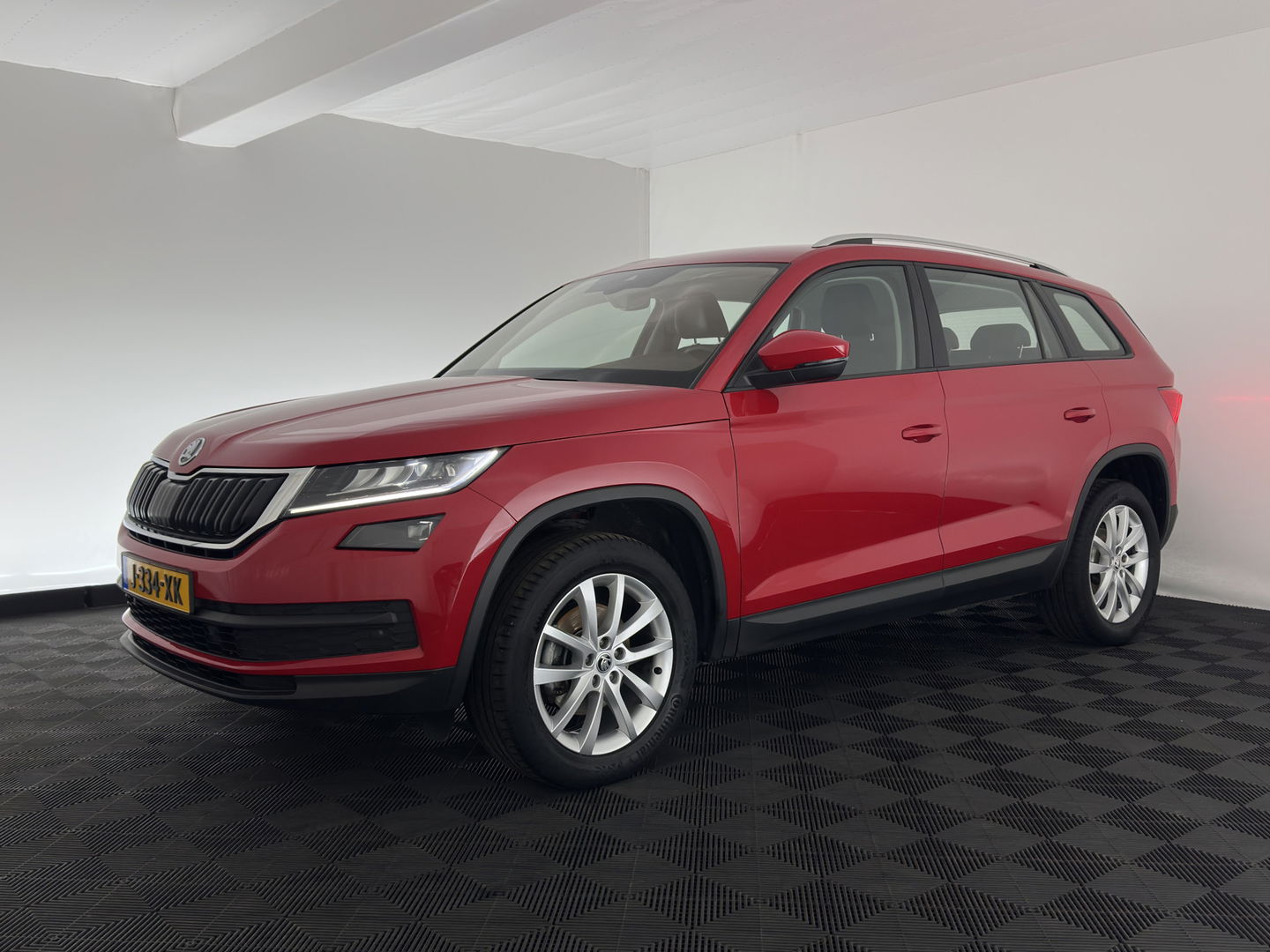 Škoda Kodiaq 1.5 TSI Business Edition (INCL-BTW) *ADAPTIVE-CRUISE | LEATHER-FABRIC | FULL-LED | CANTON-SOUND | HEATED-SPORTSEATS | KEYLESS | NAVI-FULLMAP | CAMERA | DAB+ | ECC | PDC | TOWBAR | 18''ALU*