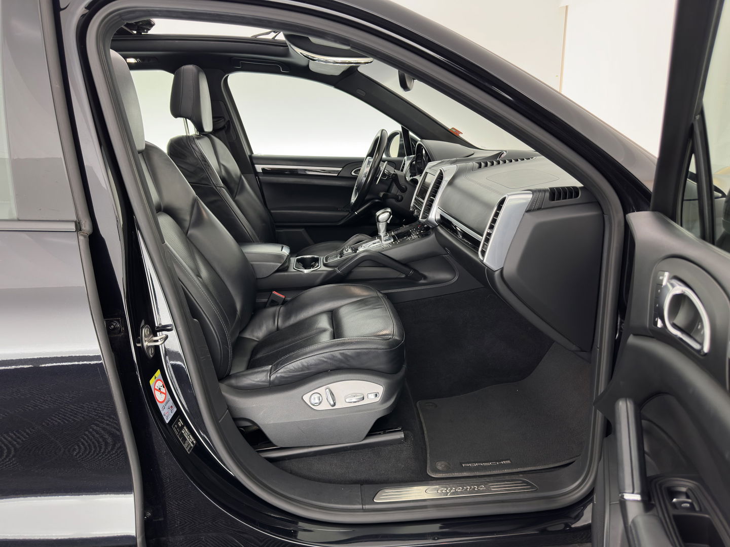 Porsche Cayenne 3.0 D Aut. *PANO | LUXURY-LEATHER | XENON | SPORT-CHRONO | HEATED-COMFORTSEATS | BOSE-SOUND | MEMORY-PACK |  AIR-SUSPENSION | NAVI-FULLMAP | 18''ALU | TOWBAR*