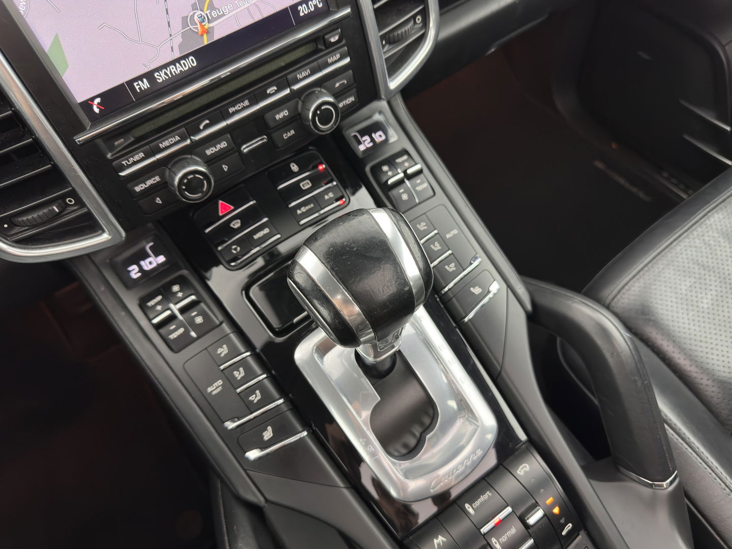 Porsche Cayenne 3.0 D Aut. *PANO | LUXURY-LEATHER | XENON | SPORT-CHRONO | HEATED-COMFORTSEATS | BOSE-SOUND | MEMORY-PACK |  AIR-SUSPENSION | NAVI-FULLMAP | 18''ALU | TOWBAR*