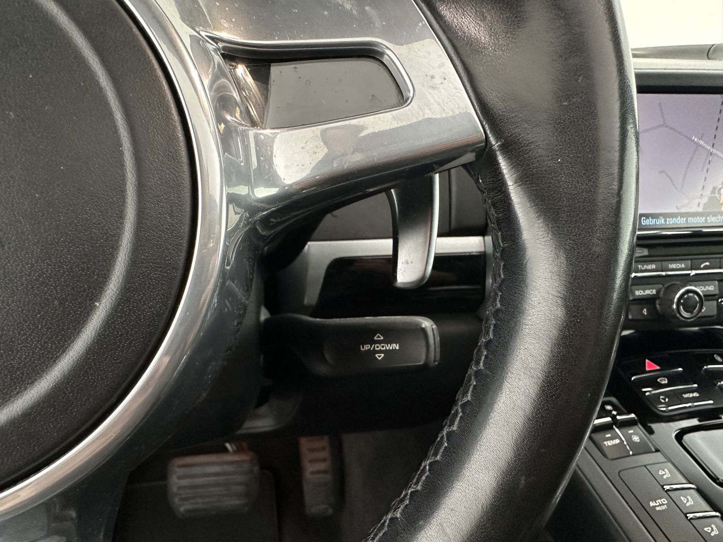 Porsche Cayenne 3.0 D Aut. *PANO | LUXURY-LEATHER | XENON | SPORT-CHRONO | HEATED-COMFORTSEATS | BOSE-SOUND | MEMORY-PACK |  AIR-SUSPENSION | NAVI-FULLMAP | 18''ALU | TOWBAR*