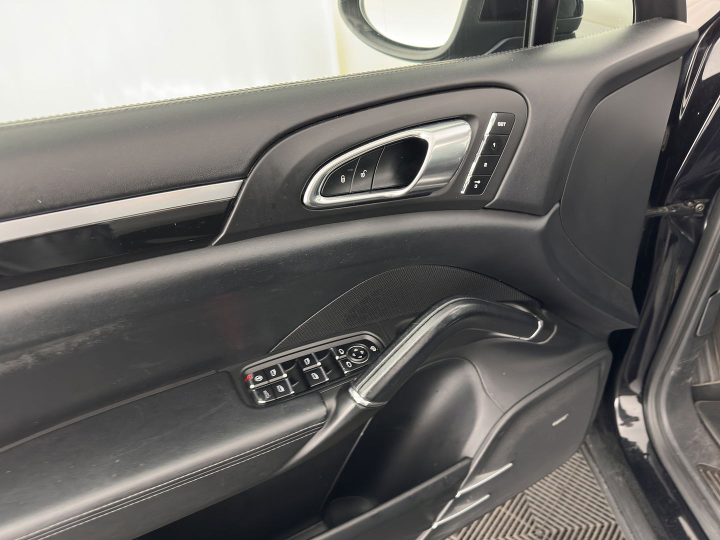 Porsche Cayenne 3.0 D Aut. *PANO | LUXURY-LEATHER | XENON | SPORT-CHRONO | HEATED-COMFORTSEATS | BOSE-SOUND | MEMORY-PACK |  AIR-SUSPENSION | NAVI-FULLMAP | 18''ALU | TOWBAR*