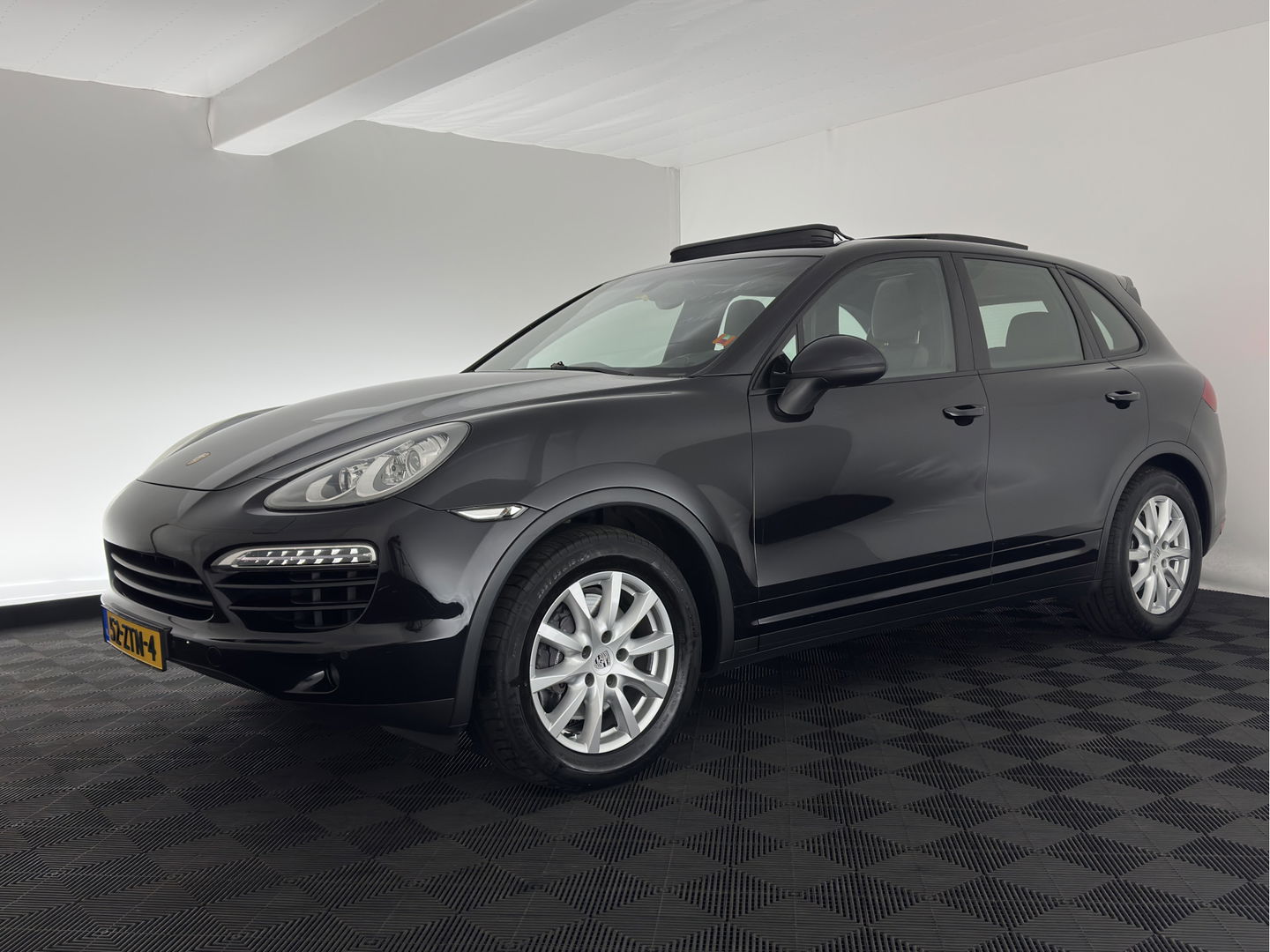 Porsche Cayenne 3.0 D Aut. *PANO | LUXURY-LEATHER | XENON | SPORT-CHRONO | HEATED-COMFORTSEATS | BOSE-SOUND | MEMORY-PACK |  AIR-SUSPENSION | NAVI-FULLMAP | 18''ALU | TOWBAR*