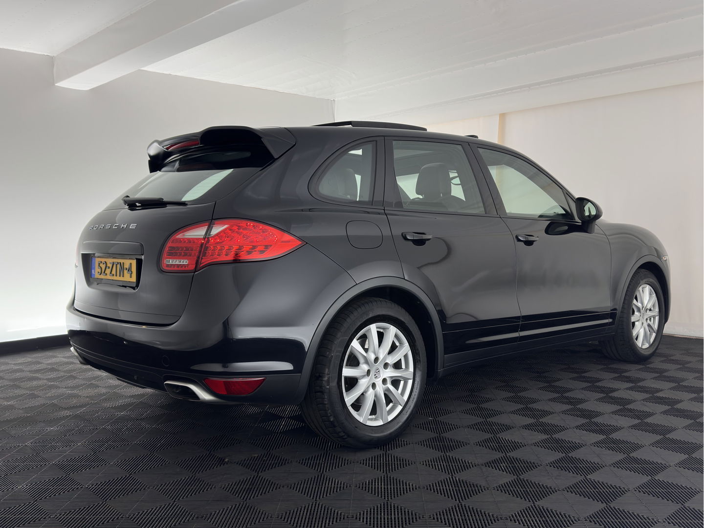 Porsche Cayenne 3.0 D Aut. *PANO | LUXURY-LEATHER | XENON | SPORT-CHRONO | HEATED-COMFORTSEATS | BOSE-SOUND | MEMORY-PACK |  AIR-SUSPENSION | NAVI-FULLMAP | 18''ALU | TOWBAR*