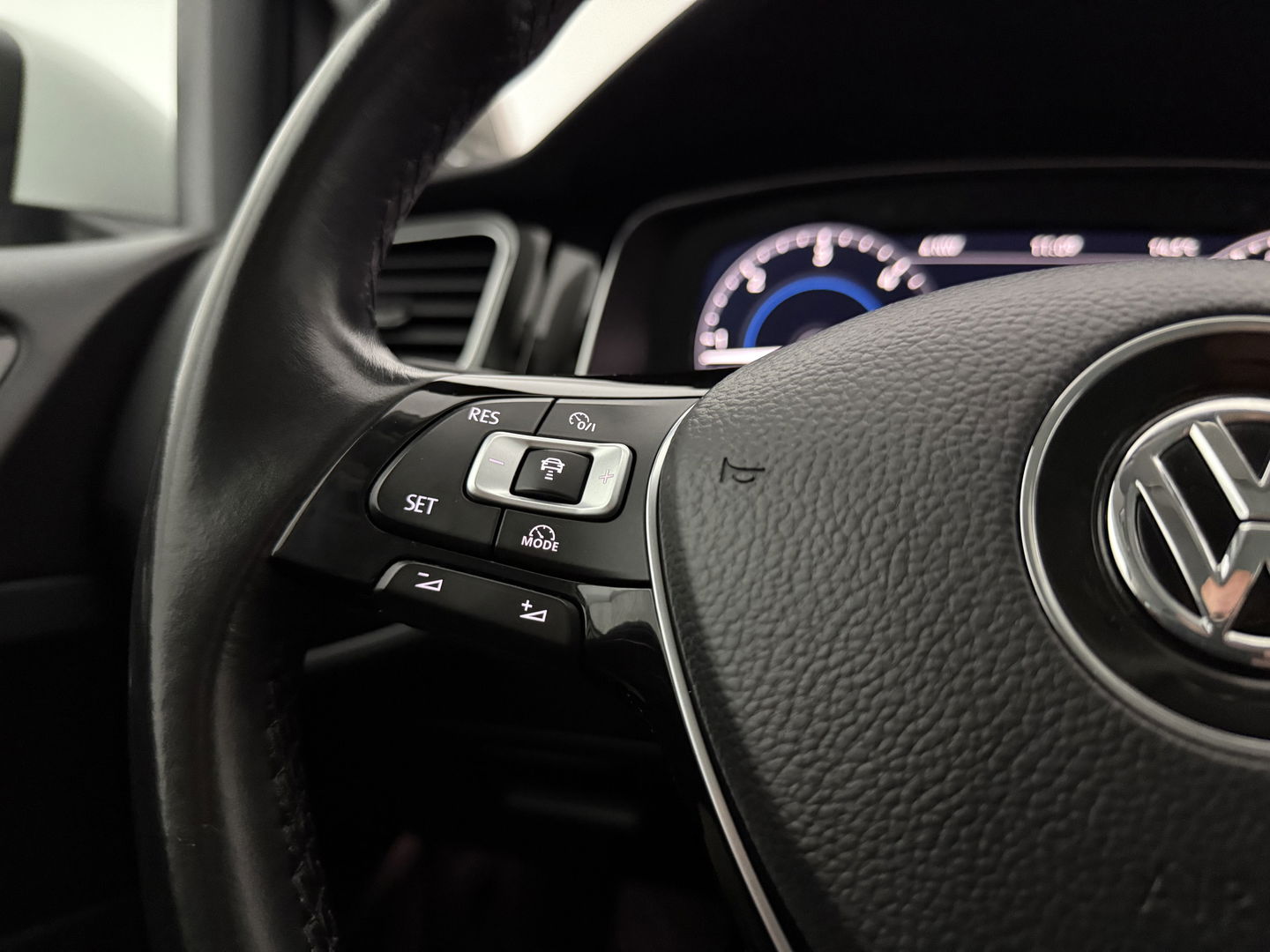 Volkswagen Golf 1.6 TDI Highline | Virtual | Carplay | LED | Adaptive Cruise | Dynaudio | Navi | Parkeersens. | NAP