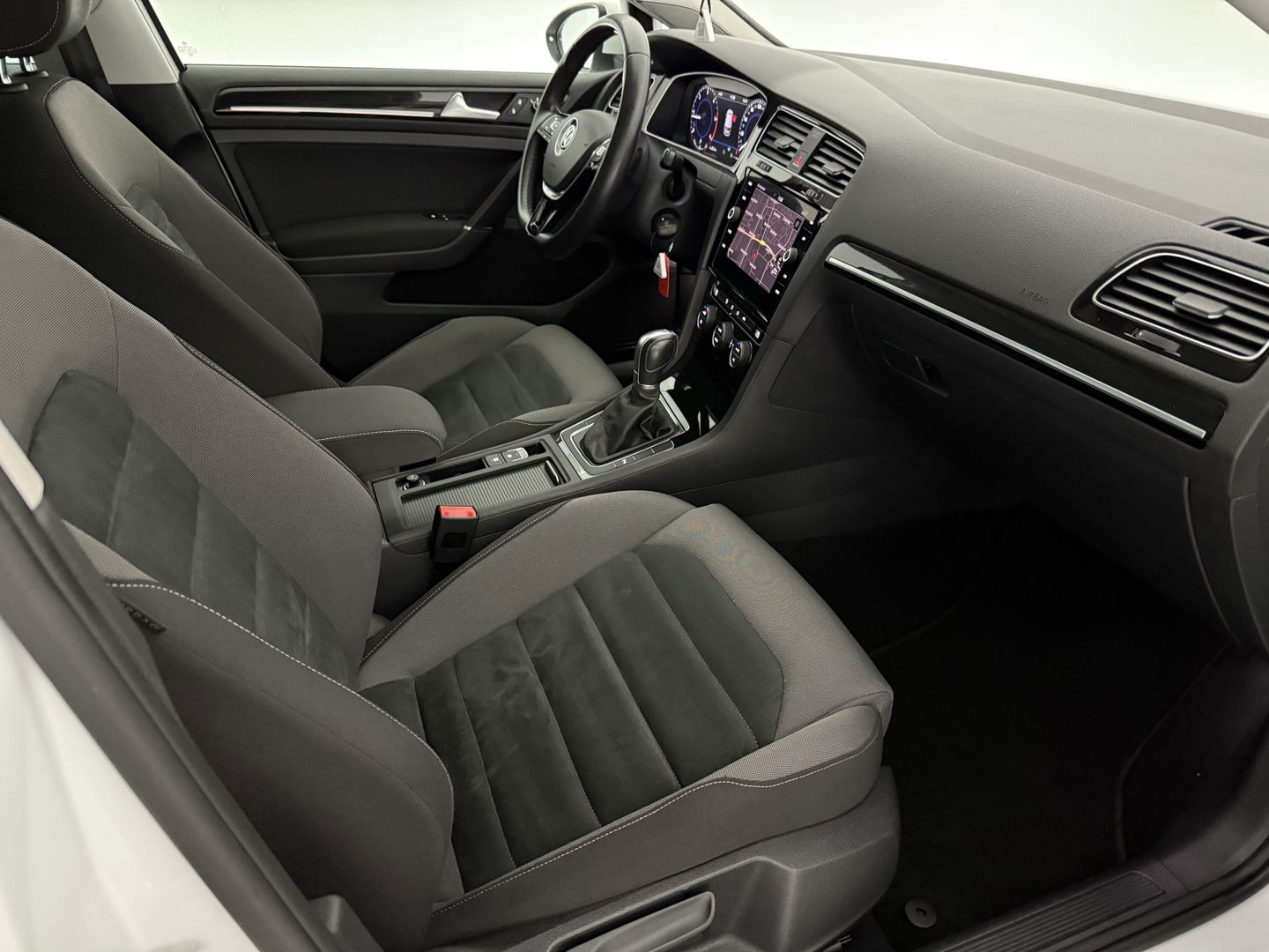 Volkswagen Golf 1.6 TDI Highline | Virtual | Carplay | LED | Adaptive Cruise | Dynaudio | Navi | Parkeersens. | NAP