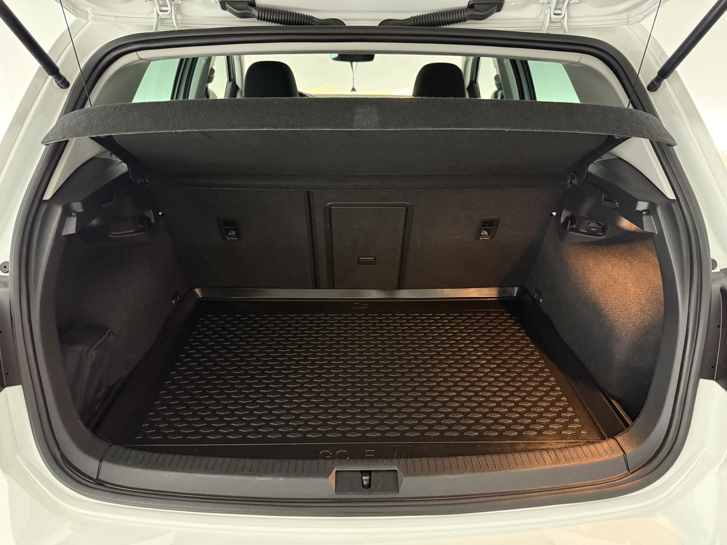 Volkswagen Golf 1.6 TDI Highline | Virtual | Carplay | LED | Adaptive Cruise | Dynaudio | Navi | Parkeersens. | NAP