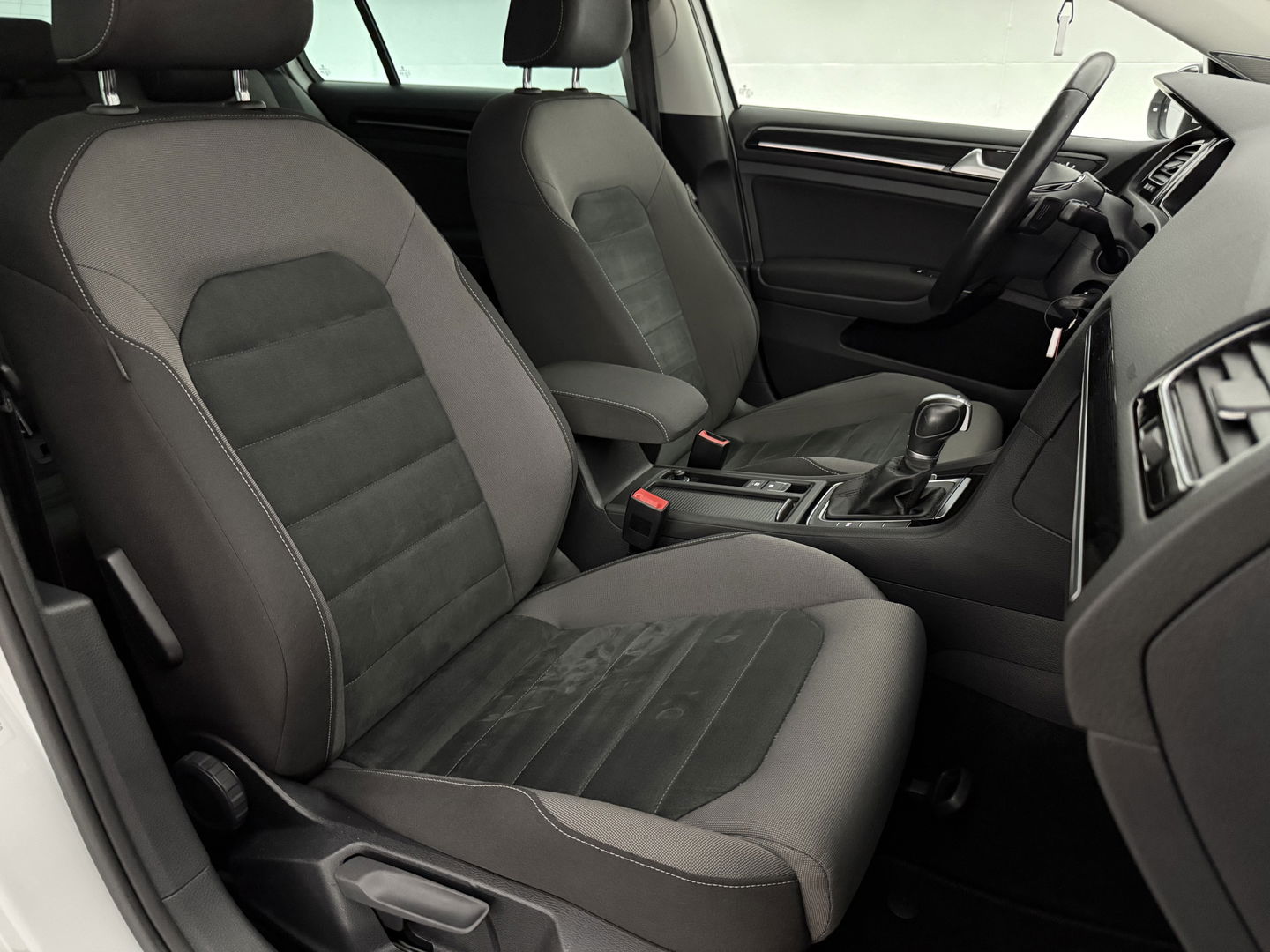 Volkswagen Golf 1.6 TDI Highline | Virtual | Carplay | LED | Adaptive Cruise | Dynaudio | Navi | Parkeersens. | NAP