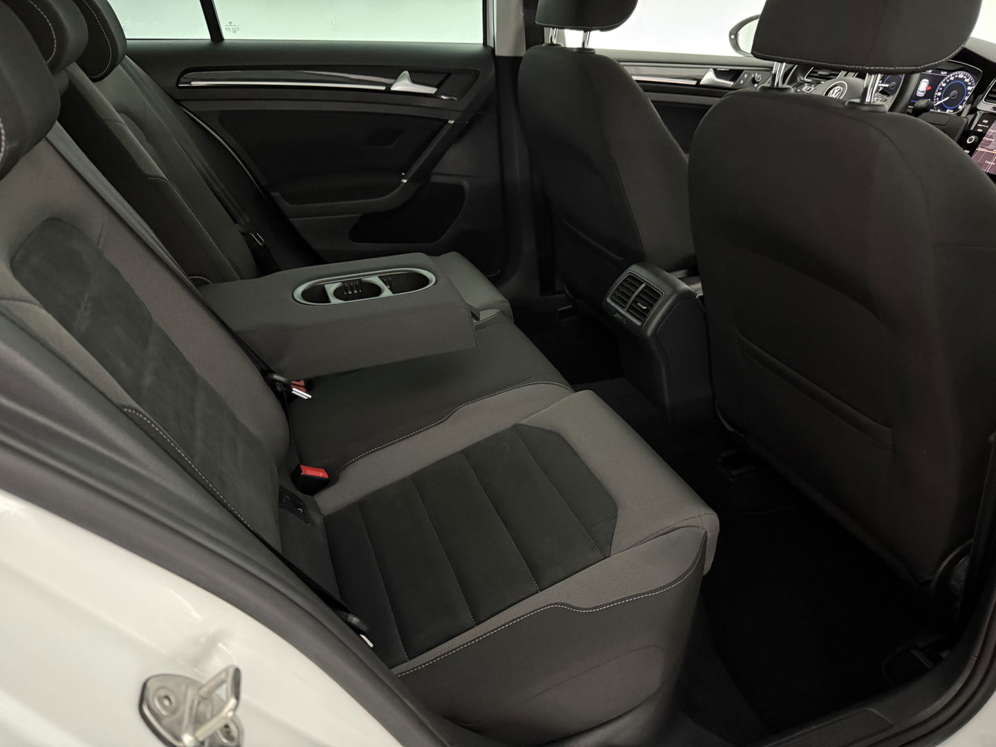 Volkswagen Golf 1.6 TDI Highline | Virtual | Carplay | LED | Adaptive Cruise | Dynaudio | Navi | Parkeersens. | NAP