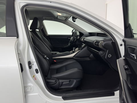 Lexus IS 300h Edition Aut. *LEATHER-FABRIC | FULL-LED | HEATED-SPORTSEATS | NAVI-FULLMAP | CAMERA | ECC | PDC | CRUISE | 17''ALU*