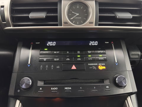 Lexus IS 300h Edition Aut. *LEATHER-FABRIC | FULL-LED | HEATED-SPORTSEATS | NAVI-FULLMAP | CAMERA | ECC | PDC | CRUISE | 17''ALU*