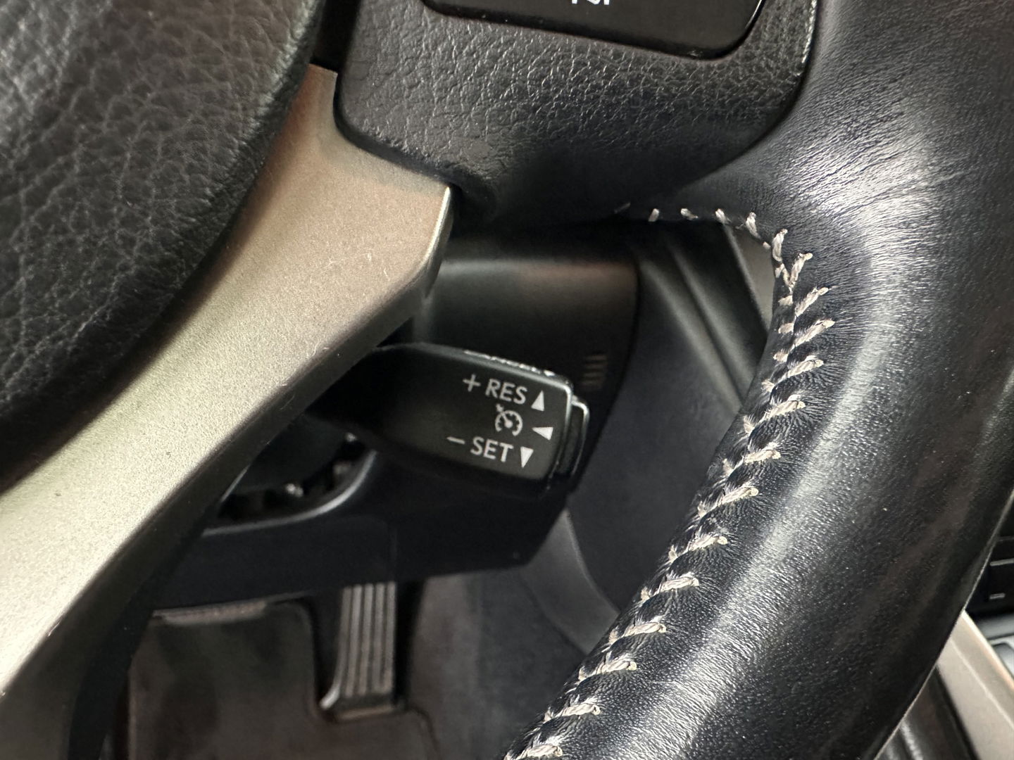 Lexus IS 300h Edition Aut. *LEATHER-FABRIC | FULL-LED | HEATED-SPORTSEATS | NAVI-FULLMAP | CAMERA | ECC | PDC | CRUISE | 17''ALU*