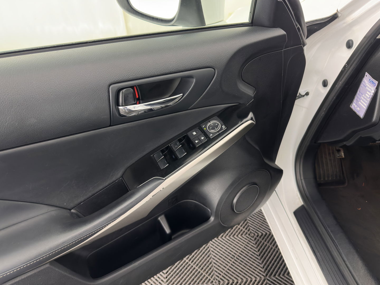 Lexus IS 300h Edition Aut. *LEATHER-FABRIC | FULL-LED | HEATED-SPORTSEATS | NAVI-FULLMAP | CAMERA | ECC | PDC | CRUISE | 17''ALU*