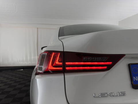 Lexus IS 300h Edition Aut. *LEATHER-FABRIC | FULL-LED | HEATED-SPORTSEATS | NAVI-FULLMAP | CAMERA | ECC | PDC | CRUISE | 17''ALU*