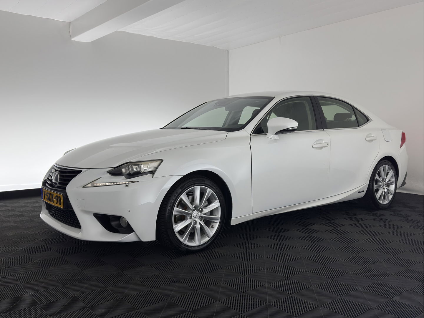 Lexus IS 300h Edition Aut. *LEATHER-FABRIC | FULL-LED | HEATED-SPORTSEATS | NAVI-FULLMAP | CAMERA | ECC | PDC | CRUISE | 17''ALU*