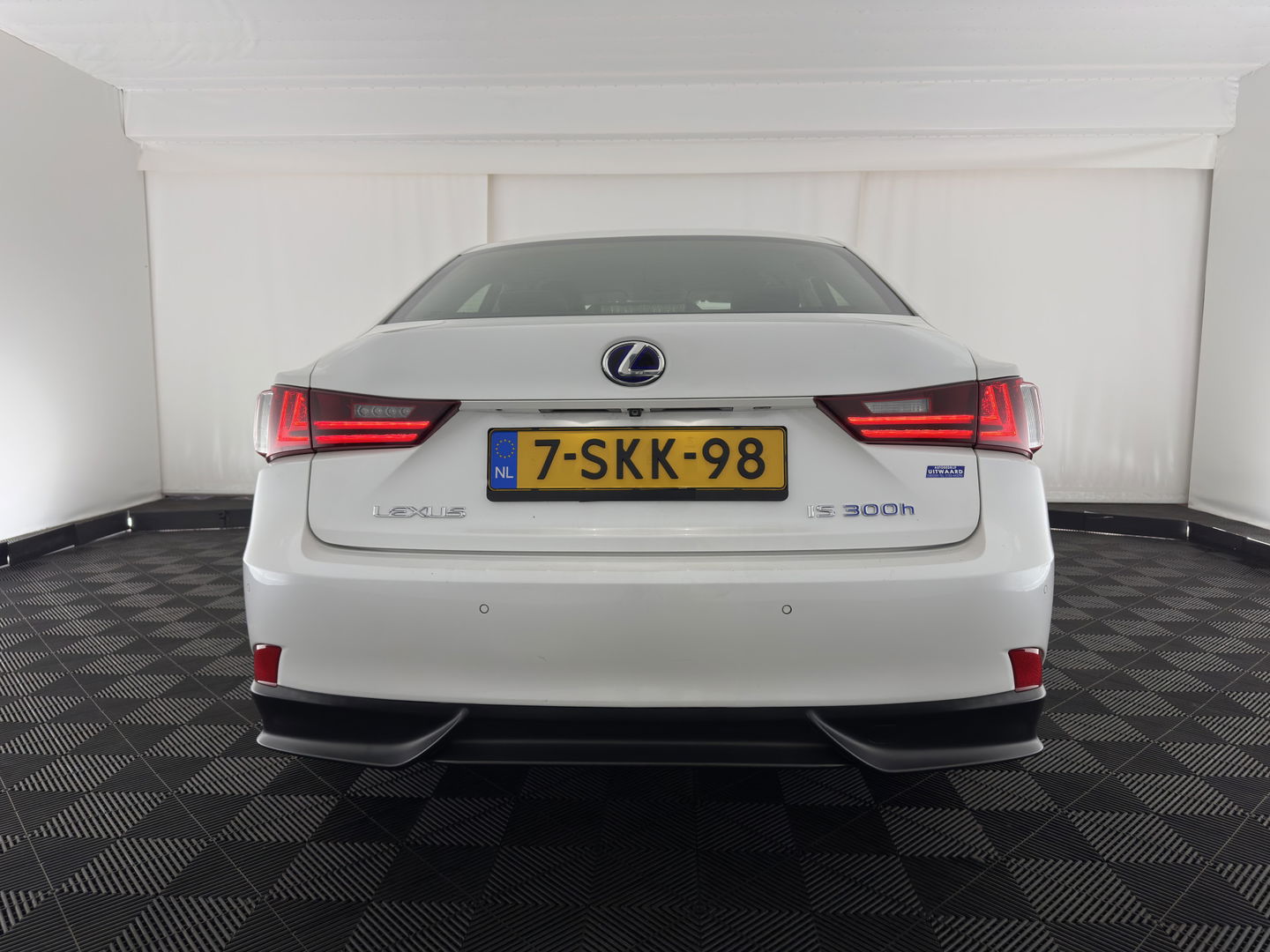 Lexus IS 300h Edition Aut. *LEATHER-FABRIC | FULL-LED | HEATED-SPORTSEATS | NAVI-FULLMAP | CAMERA | ECC | PDC | CRUISE | 17''ALU*