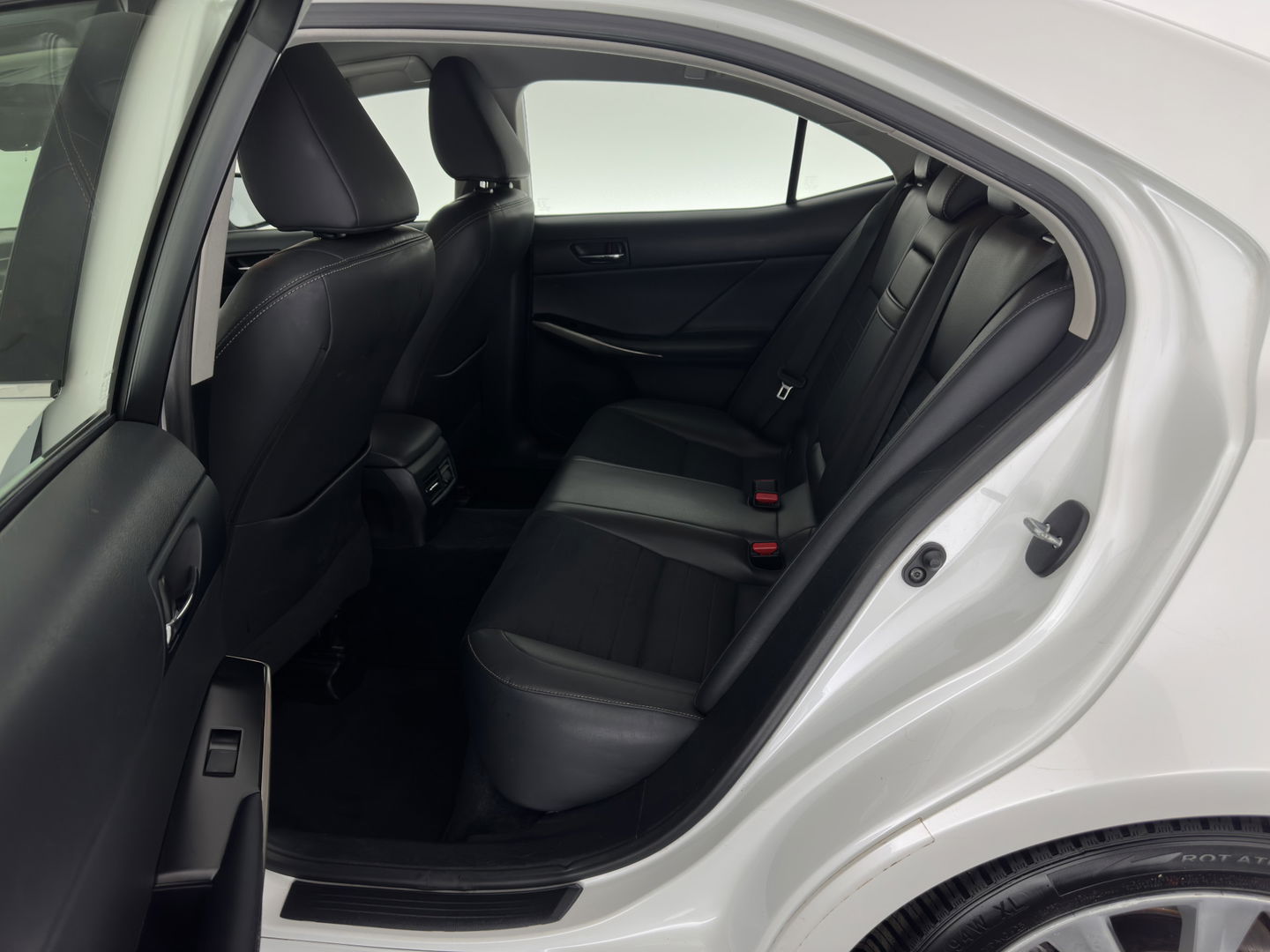 Lexus IS 300h Edition Aut. *LEATHER-FABRIC | FULL-LED | HEATED-SPORTSEATS | NAVI-FULLMAP | CAMERA | ECC | PDC | CRUISE | 17''ALU*