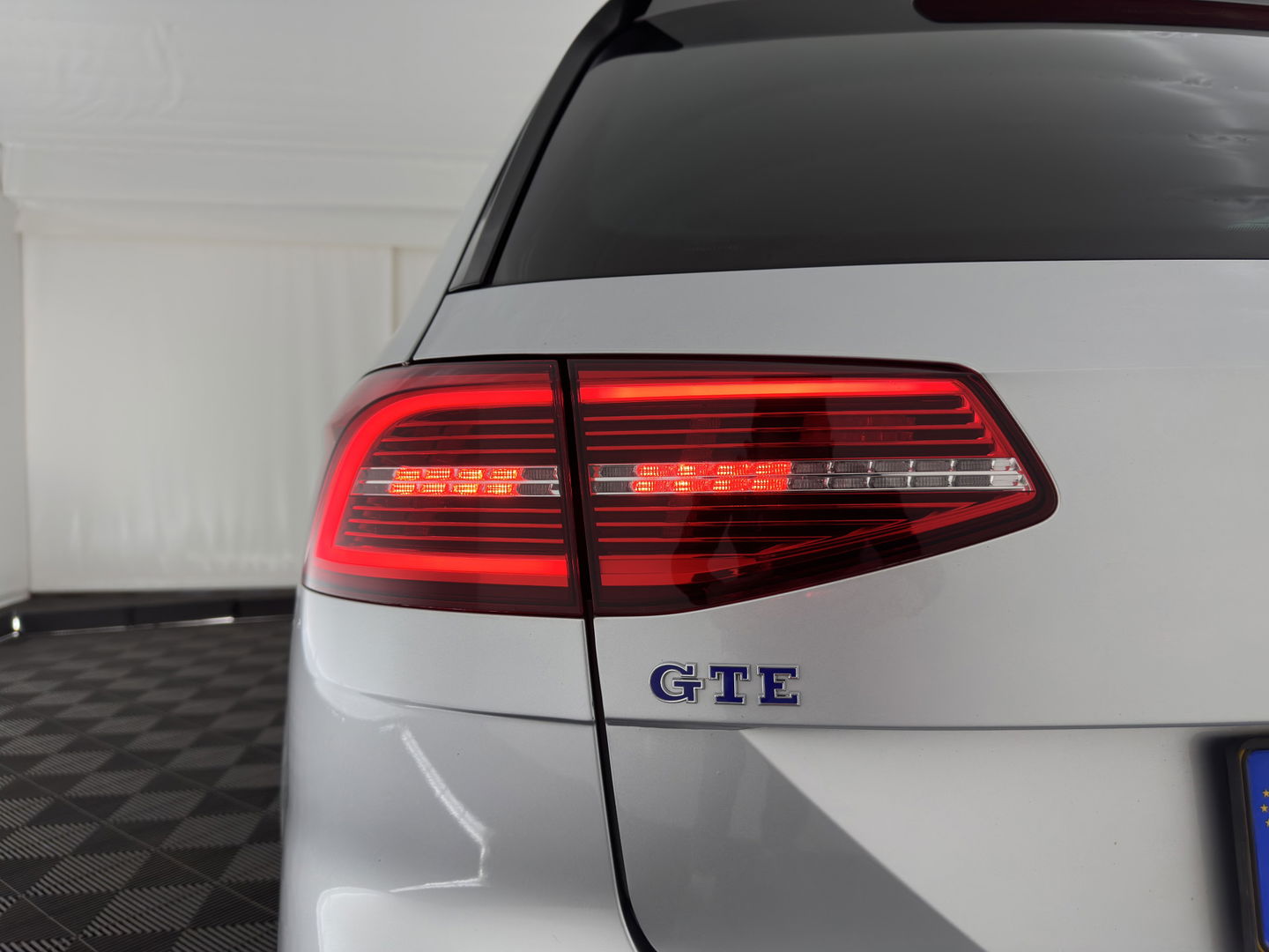 Volkswagen Passat Variant 1.4 TSI GTE Plug-In (INCL-BTW) Aut.  *LEATHER-ALCANTARA | DIGI-COCKPIT | KEYLESS | HEAD-UP | FULL-LED | CAMERA | NAVI-FULLMAP | HEATED-ERGONOMIC-SPORTSEATS | AMBIENT-LIGHT | PRIVACY-GLASS | TOWBAR | 17''ALU*
