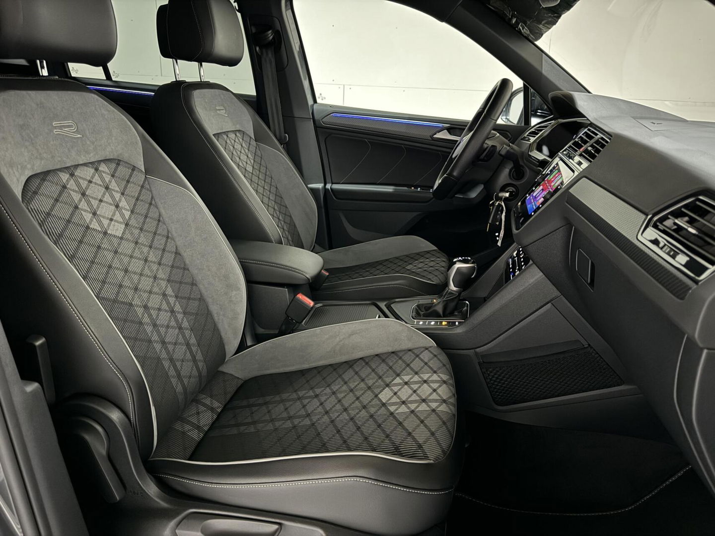 Volkswagen Tiguan 1.4 TSI eHybrid Black Style R-Line Pano Sfeer Trekh.