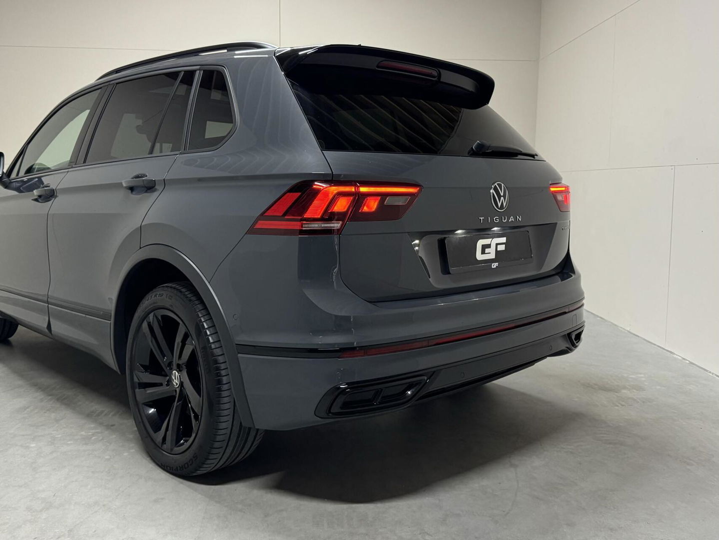 Volkswagen Tiguan 1.4 TSI eHybrid Black Style R-Line Pano Sfeer Trekh.