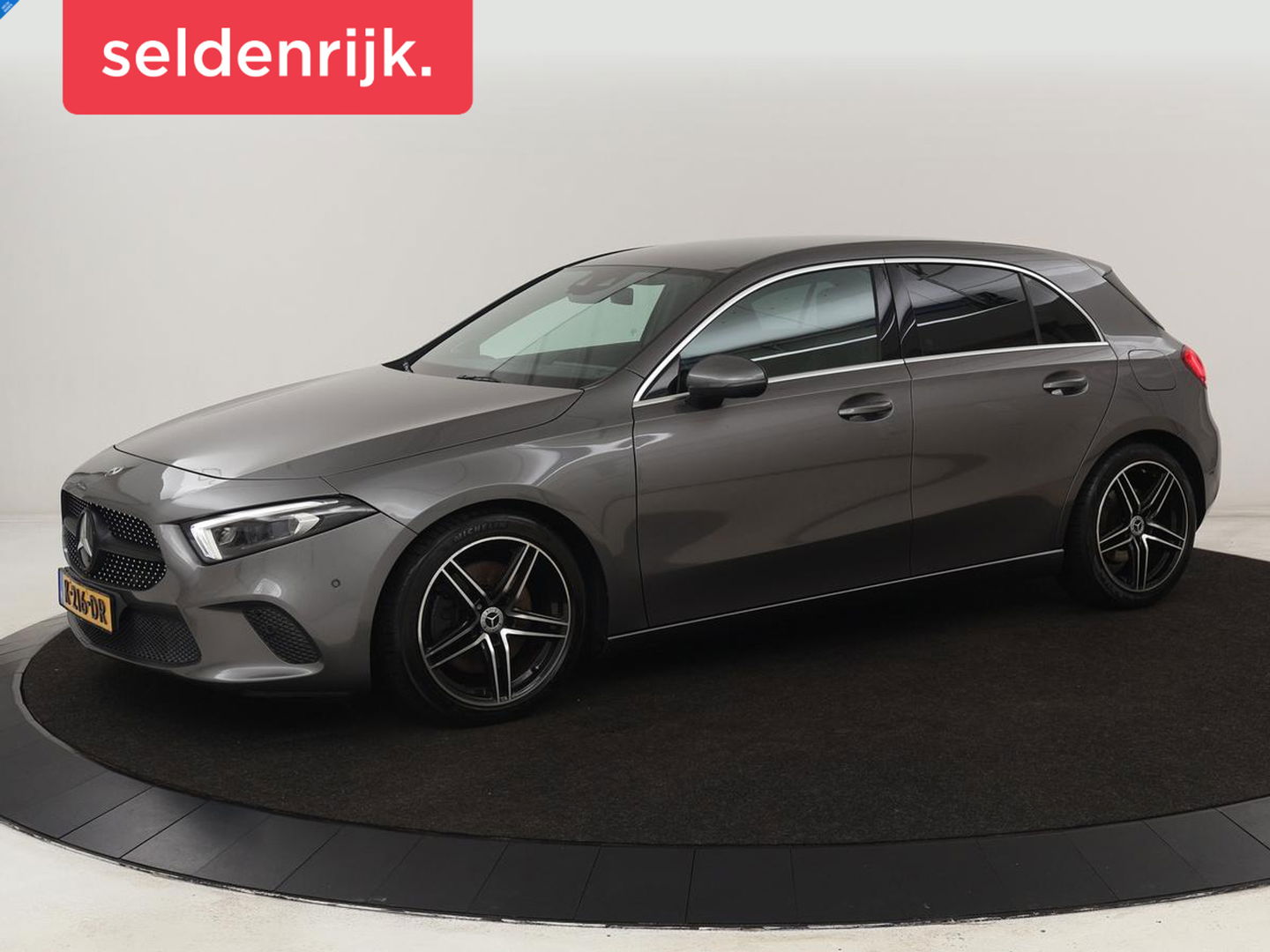 Mercedes-Benz A-Klasse 250 Advantage | Stoelverwarming | Sfeerverlichting |  Leder | Camera | Navigatie | Widescreen | LED | Cruise Control | Burmester Sound