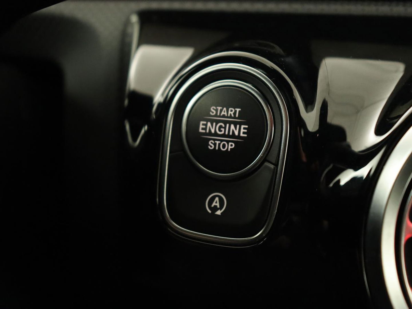 Mercedes-Benz A-Klasse 250 Advantage | Stoelverwarming | Sfeerverlichting |  Leder | Camera | Navigatie | Widescreen | LED | Cruise Control | Burmester Sound