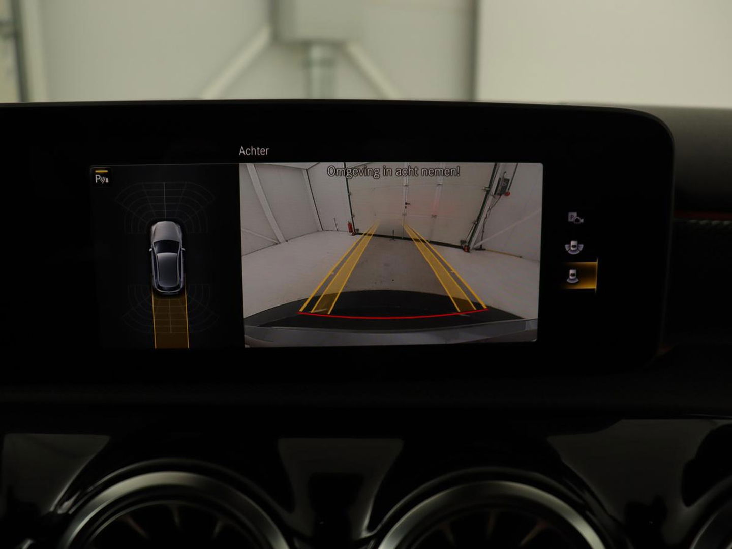Mercedes-Benz A-Klasse 250 Advantage | Stoelverwarming | Sfeerverlichting |  Leder | Camera | Navigatie | Widescreen | LED | Cruise Control | Burmester Sound