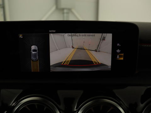 Mercedes-Benz A-Klasse 250 Advantage | Stoelverwarming | Sfeerverlichting |  Leder | Camera | Navigatie | Widescreen | LED | Cruise Control | Burmester Sound
