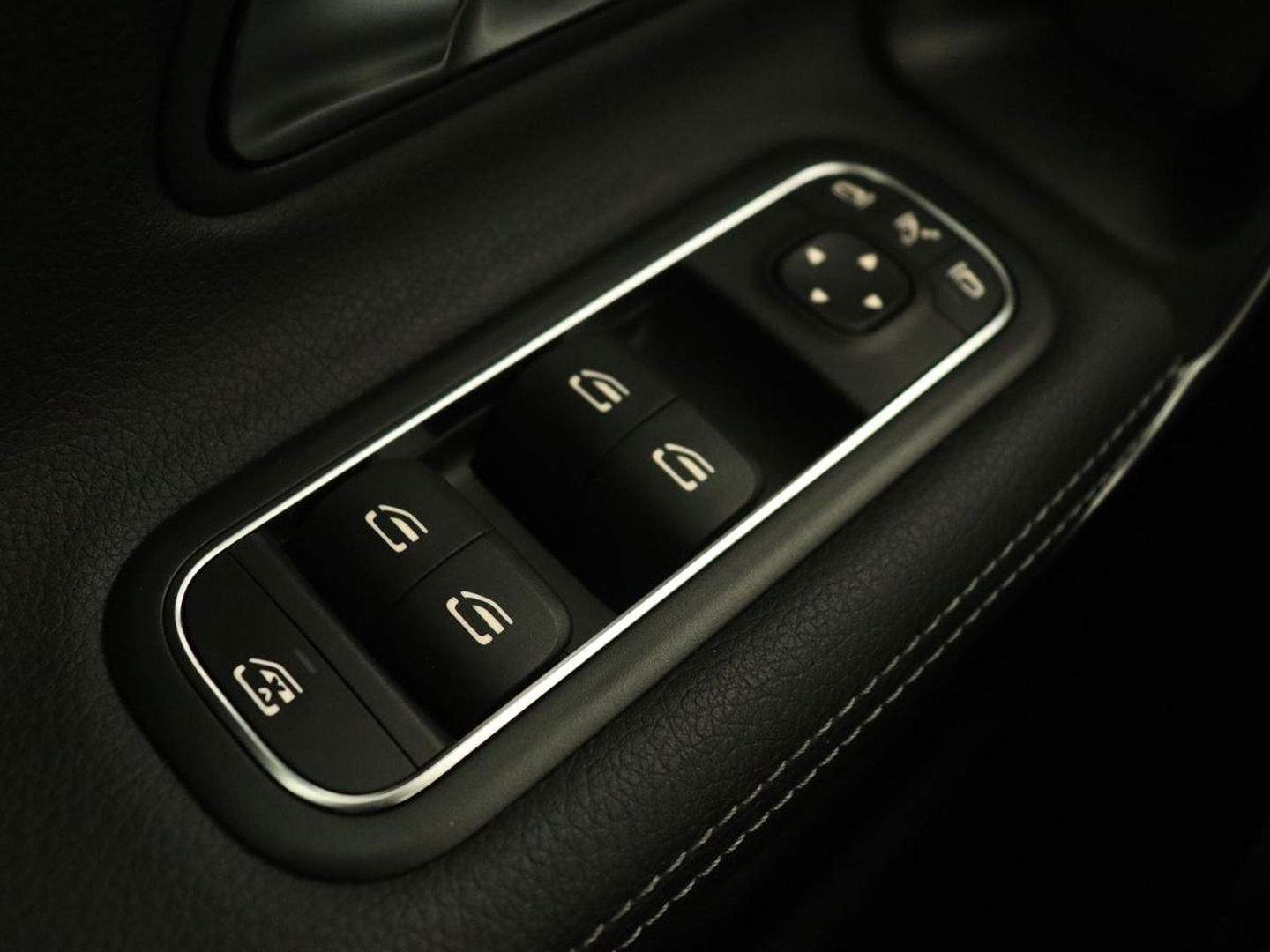 Mercedes-Benz A-Klasse 250 Advantage | Stoelverwarming | Sfeerverlichting |  Leder | Camera | Navigatie | Widescreen | LED | Cruise Control | Burmester Sound
