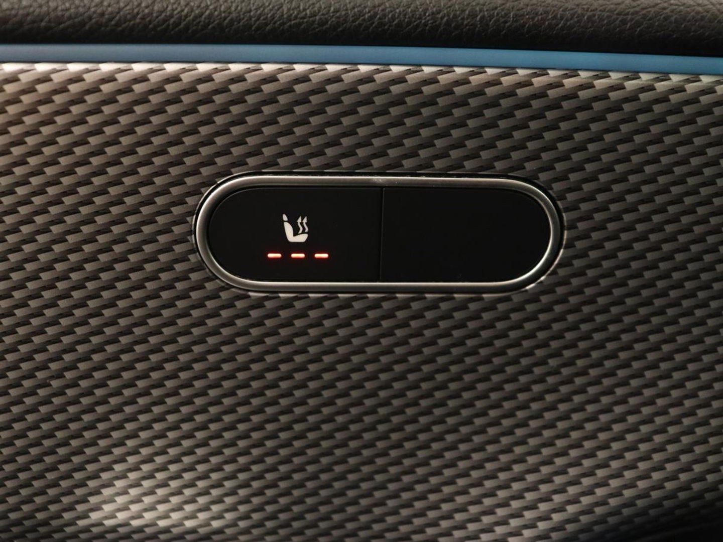 Mercedes-Benz A-Klasse 250 Advantage | Stoelverwarming | Sfeerverlichting |  Leder | Camera | Navigatie | Widescreen | LED | Cruise Control | Burmester Sound