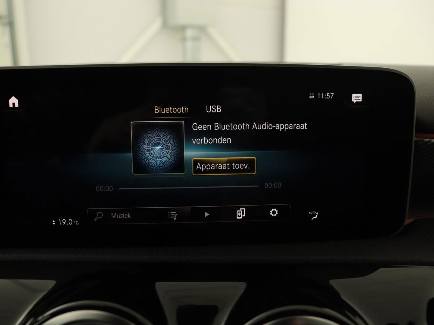 Mercedes-Benz A-Klasse 250 Advantage | Stoelverwarming | Sfeerverlichting |  Leder | Camera | Navigatie | Widescreen | LED | Cruise Control | Burmester Sound