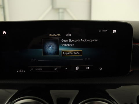 Mercedes-Benz A-Klasse 250 Advantage | Stoelverwarming | Sfeerverlichting |  Leder | Camera | Navigatie | Widescreen | LED | Cruise Control | Burmester Sound
