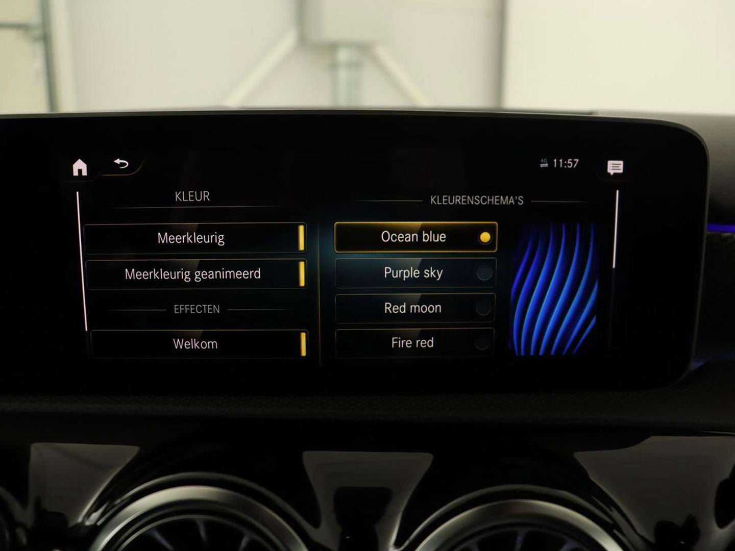 Mercedes-Benz A-Klasse 250 Advantage | Stoelverwarming | Sfeerverlichting |  Leder | Camera | Navigatie | Widescreen | LED | Cruise Control | Burmester Sound
