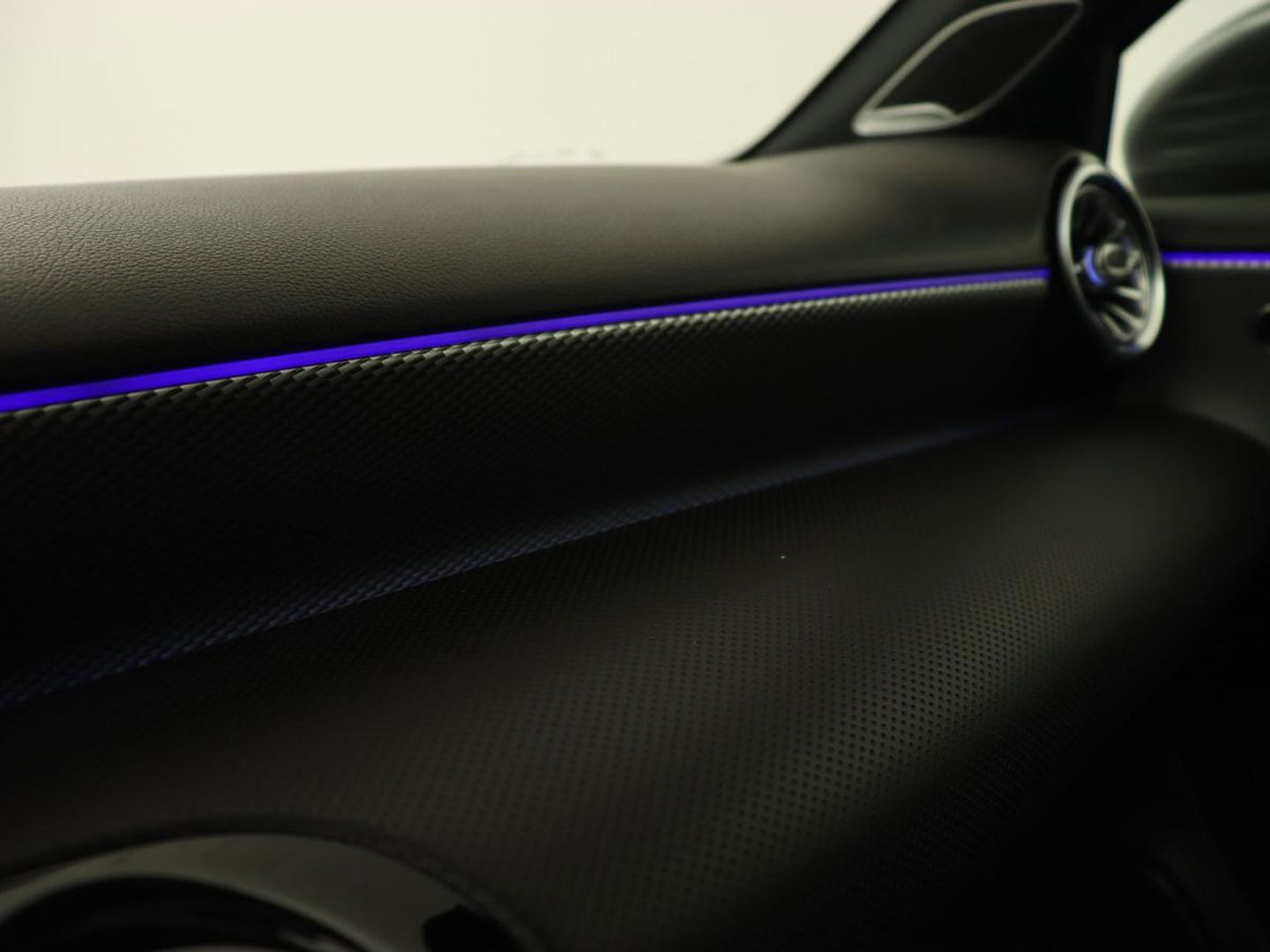 Mercedes-Benz A-Klasse 250 Advantage | Stoelverwarming | Sfeerverlichting |  Leder | Camera | Navigatie | Widescreen | LED | Cruise Control | Burmester Sound