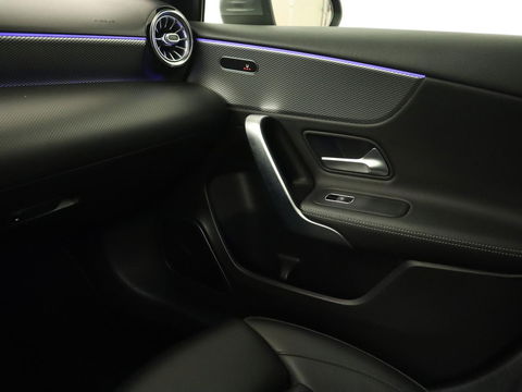 Mercedes-Benz A-Klasse 250 Advantage | Stoelverwarming | Sfeerverlichting |  Leder | Camera | Navigatie | Widescreen | LED | Cruise Control | Burmester Sound