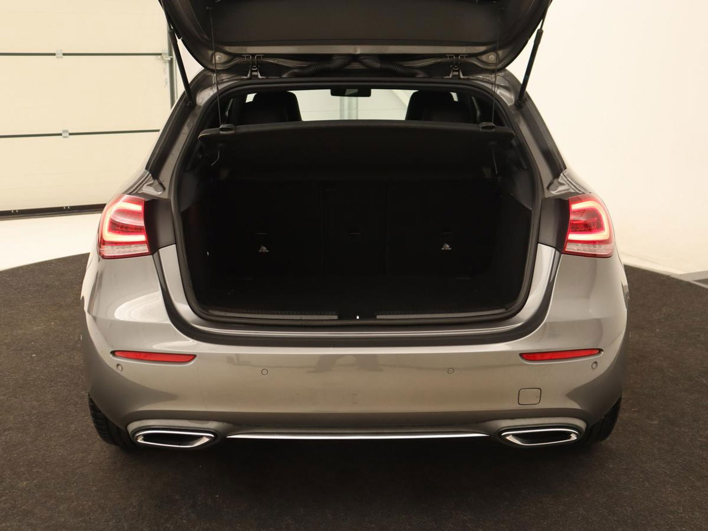 Mercedes-Benz A-Klasse 250 Advantage | Stoelverwarming | Sfeerverlichting |  Leder | Camera | Navigatie | Widescreen | LED | Cruise Control | Burmester Sound