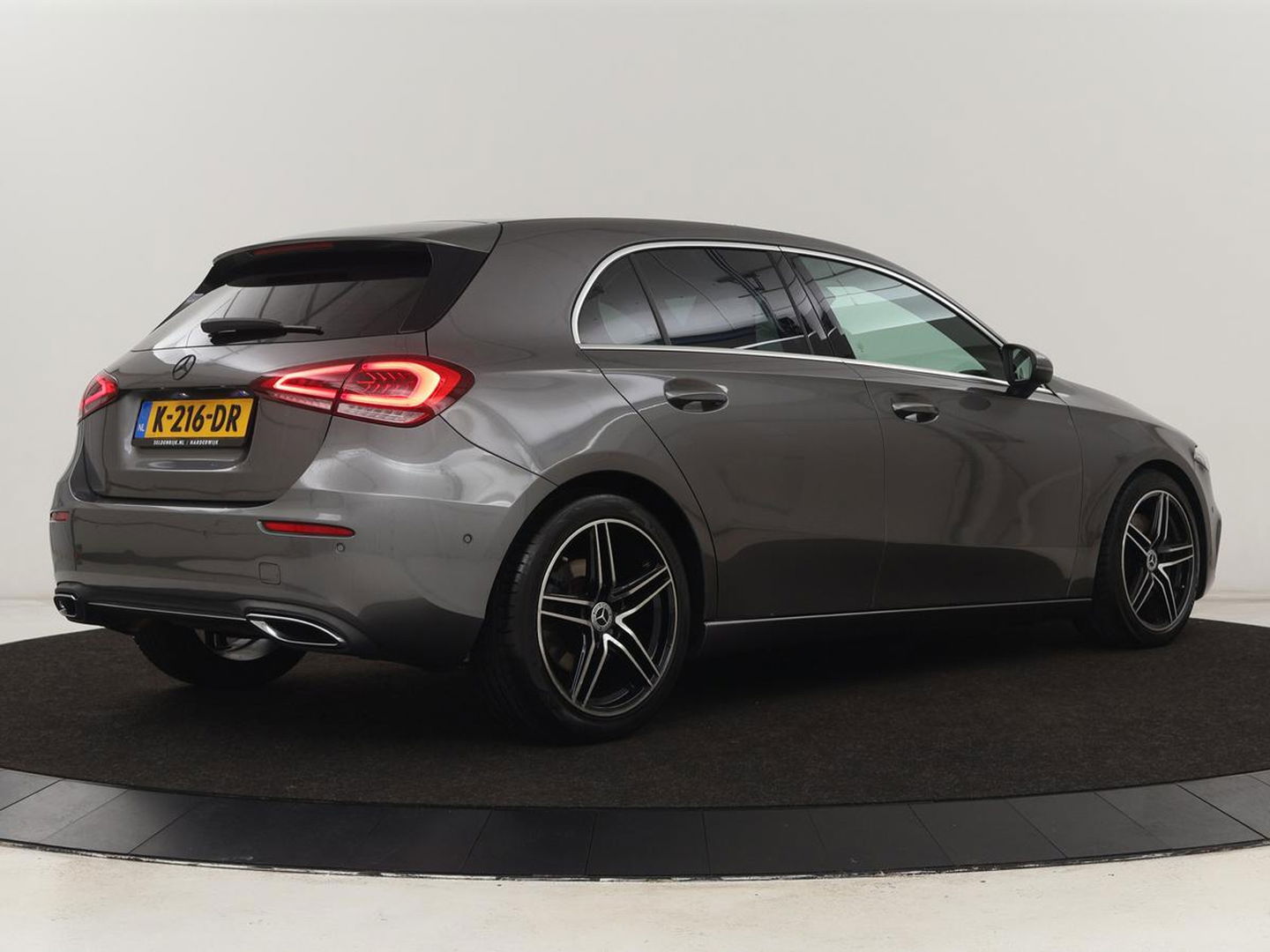 Mercedes-Benz A-Klasse 250 Advantage | Stoelverwarming | Sfeerverlichting |  Leder | Camera | Navigatie | Widescreen | LED | Cruise Control | Burmester Sound