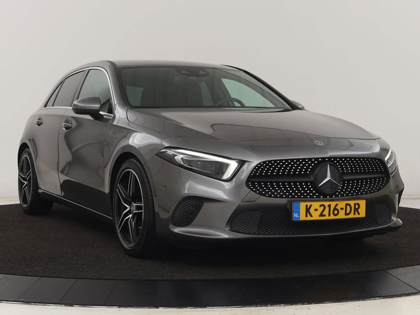 Mercedes-Benz A-Klasse 250 Advantage | Stoelverwarming | Sfeerverlichting |  Leder | Camera | Navigatie | Widescreen | LED | Cruise Control | Burmester Sound