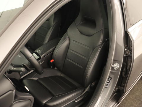 Mercedes-Benz A-Klasse 250 Advantage | Stoelverwarming | Sfeerverlichting |  Leder | Camera | Navigatie | Widescreen | LED | Cruise Control | Burmester Sound