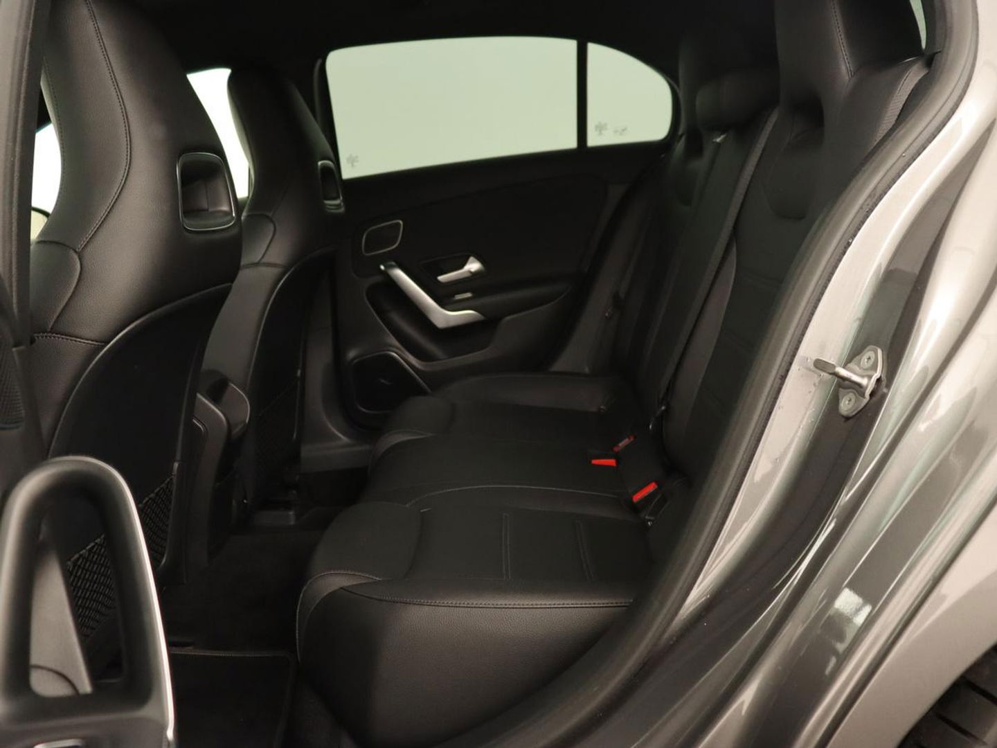 Mercedes-Benz A-Klasse 250 Advantage | Stoelverwarming | Sfeerverlichting |  Leder | Camera | Navigatie | Widescreen | LED | Cruise Control | Burmester Sound