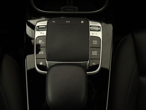 Mercedes-Benz A-Klasse 250 Advantage | Stoelverwarming | Sfeerverlichting |  Leder | Camera | Navigatie | Widescreen | LED | Cruise Control | Burmester Sound