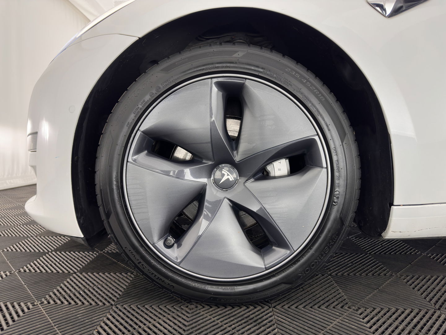 Tesla Model 3 Long Range AWD 75 kWh {SOH-87%} (INCL-BTW) Aut. *PANO | AUTO-PILOT | LUXURY-LEATHER | KEYLESS | FULL-LED | MEMORY-PACK | SURROUND-VIEW | DAB | CARPLAY | DIGI-COCKPIT | LANE-ASSIST | COMFORT-SEATS | 18"ALU*