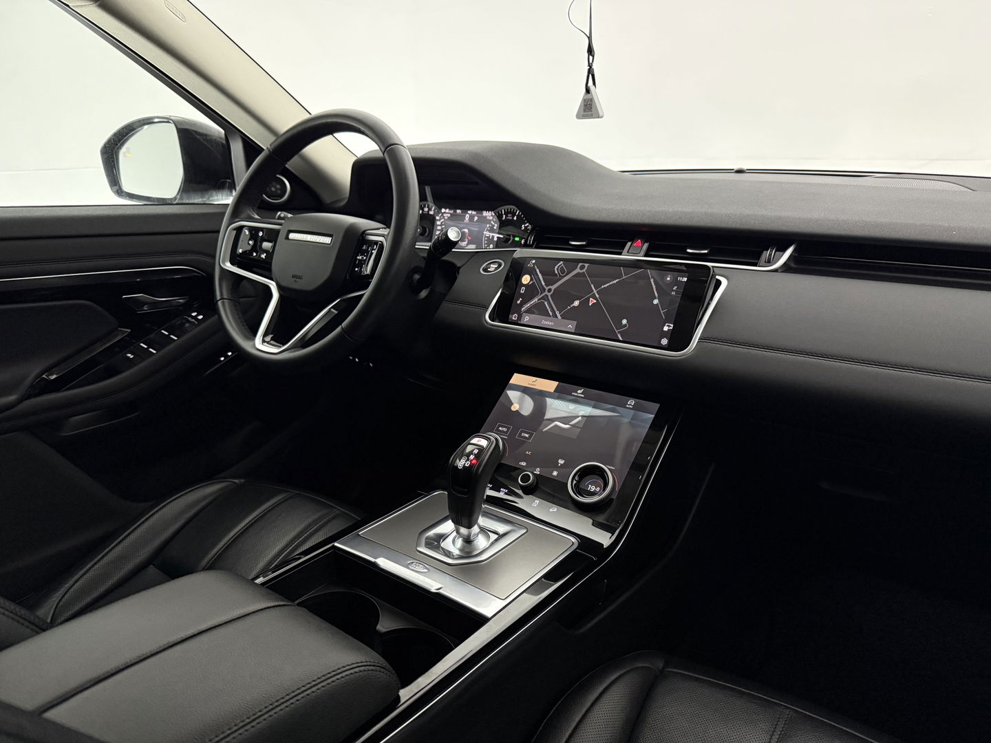 Land Rover Range Rover Evoque 1.5 P300e AWD 309PK R-Dynamic SE | Virtual | Carplay | LED | Camera | Memory | Adaptive Cruise | Leder | Dodehoek