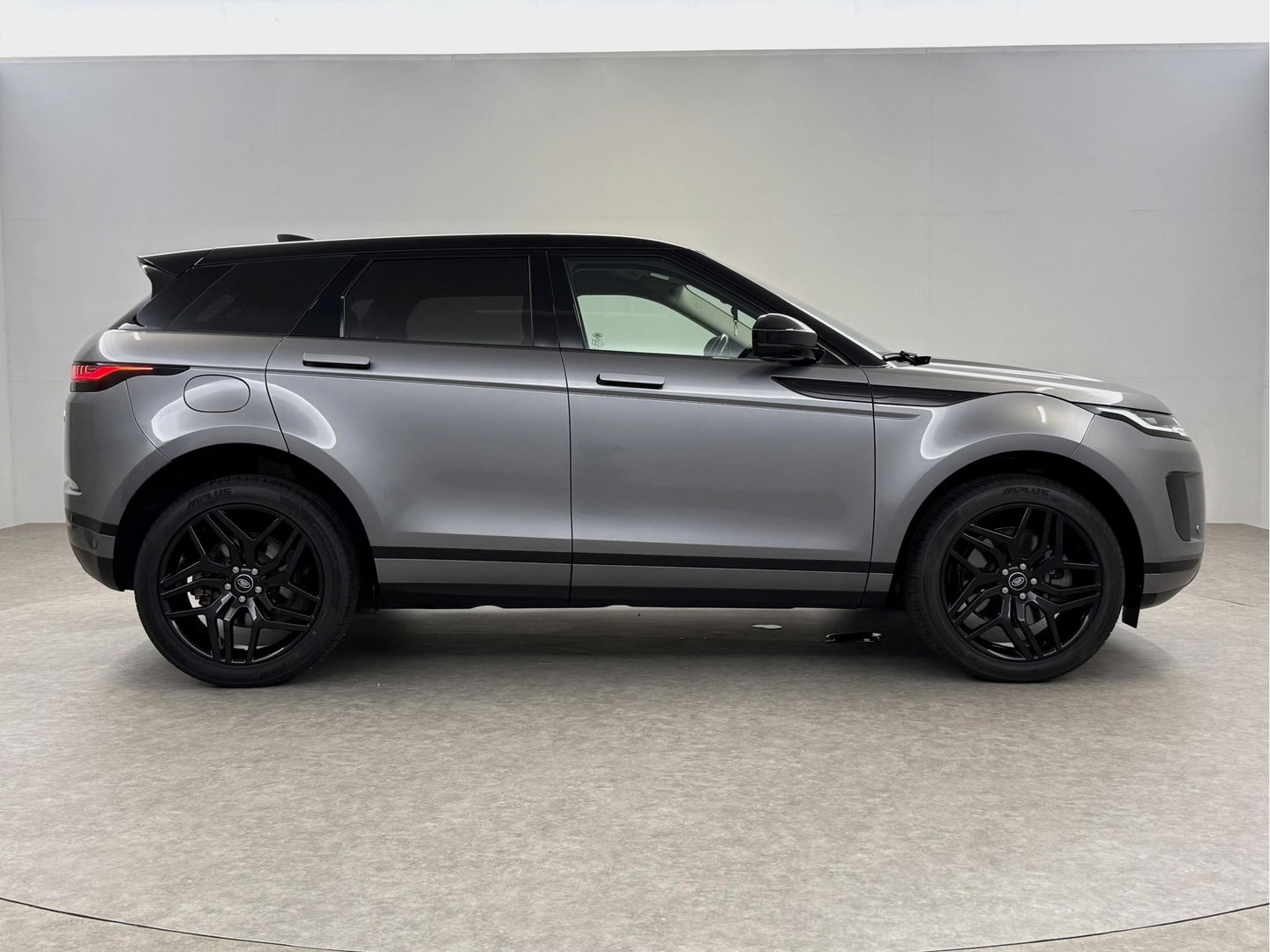 Land Rover Range Rover Evoque 1.5 P300e AWD 309PK R-Dynamic SE | Virtual | Carplay | LED | Camera | Memory | Adaptive Cruise | Leder | Dodehoek