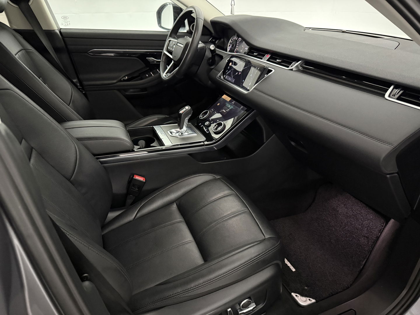 Land Rover Range Rover Evoque 1.5 P300e AWD 309PK R-Dynamic SE | Virtual | Carplay | LED | Camera | Memory | Adaptive Cruise | Leder | Dodehoek