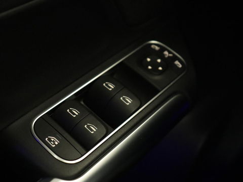 Mercedes-Benz B-Klasse 200 Business Solution AMG | Half Leder/Alcantara | Stoelverwarming | Sfeerverlichting | Camera | Navigatie